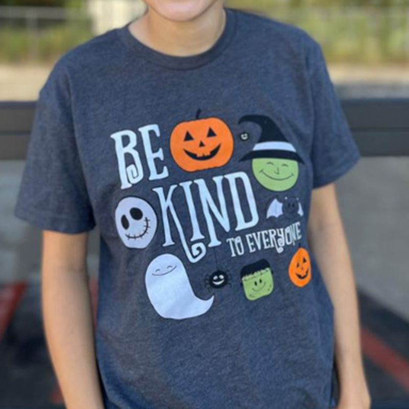 Halloween-T-Shirt „Be Kind to Everyone“ mit kurzen Ärmeln