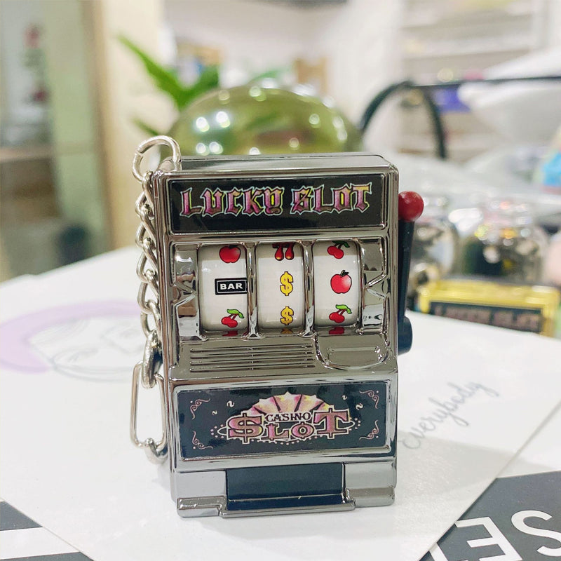 Kreativer Mini-Spielautomat-Schlüsselanhänger