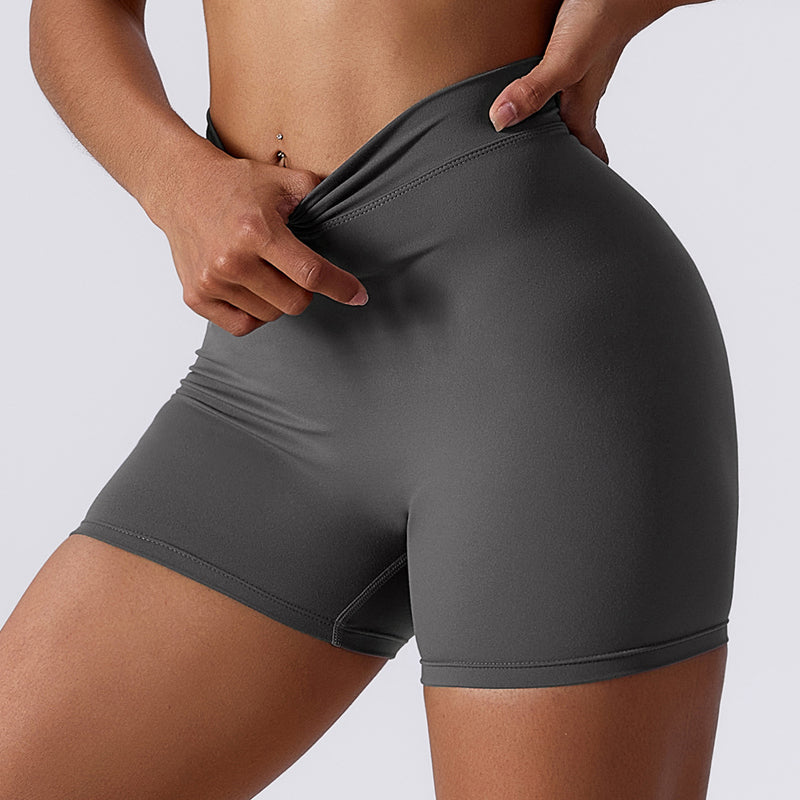 Figurformende, geraffte Shorts mit V-Rücken