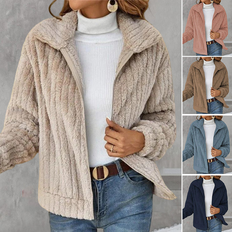 Kurz geschnittene Plüsch-Strickjacke mit Revers